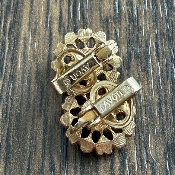 Avon Vintage Clip On Earrings Gold Tone Green Rhinestone Flower Design - Picture 3 of 3